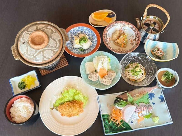 【小倉・黒崎・引野口発】お一人様まるまる1匹付き!旬を迎える鯵の姿盛り御膳と期間限定公開の花菖蒲園&嬉野新茶の季節 日帰り 1